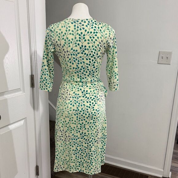 Chic Leaf Print Wrap Midi Dress - Picture 2 of 8